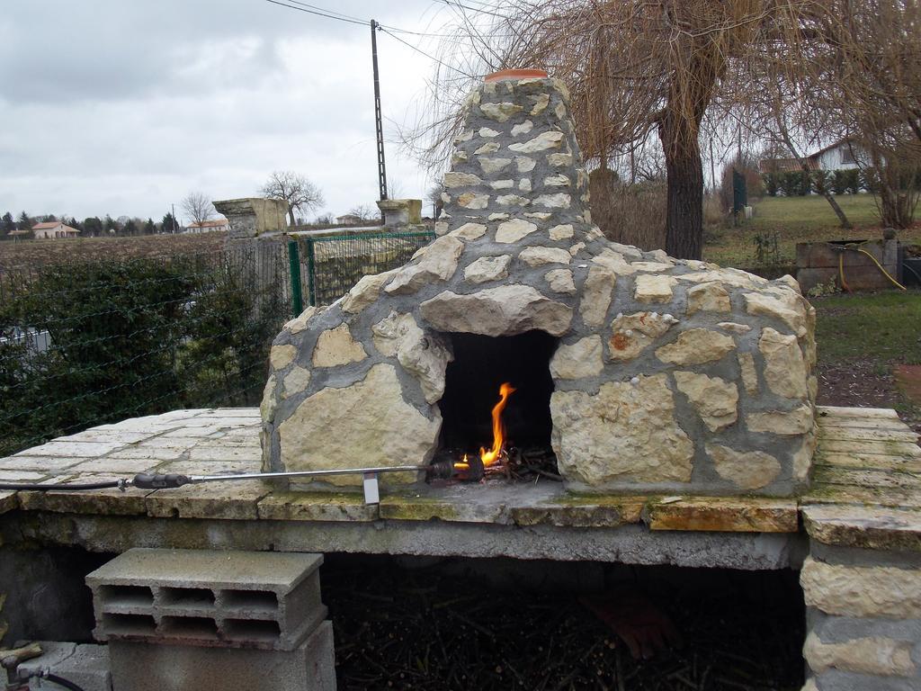 Le Petit Breuil Guest House Verteillac Exterior photo